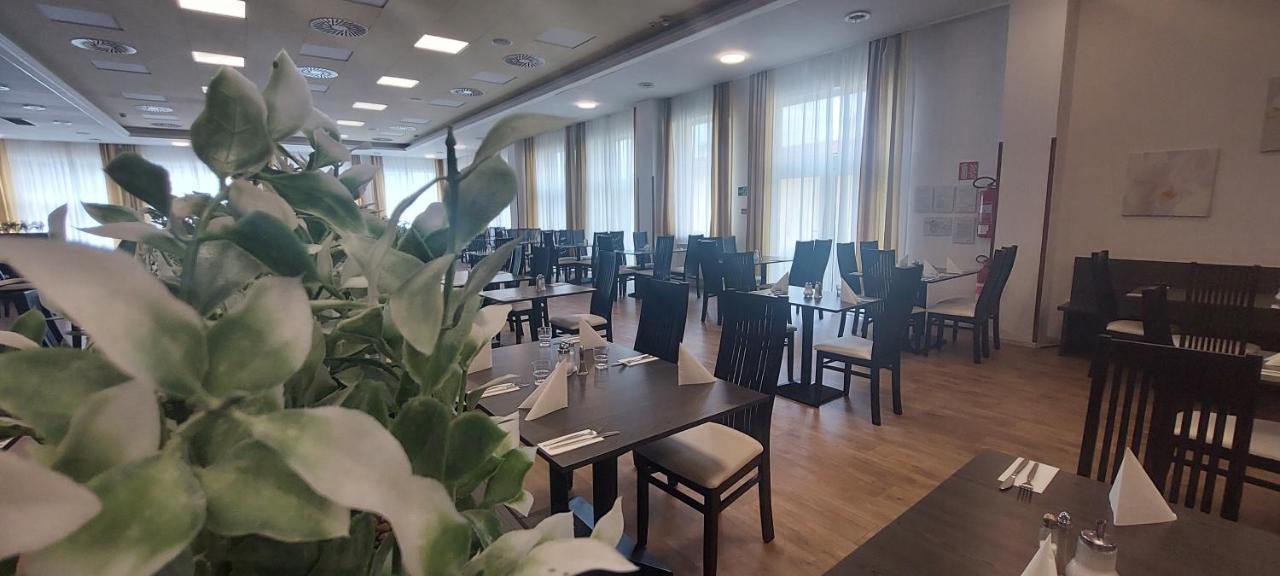 Hotel Frymburk Zewnętrze zdjęcie